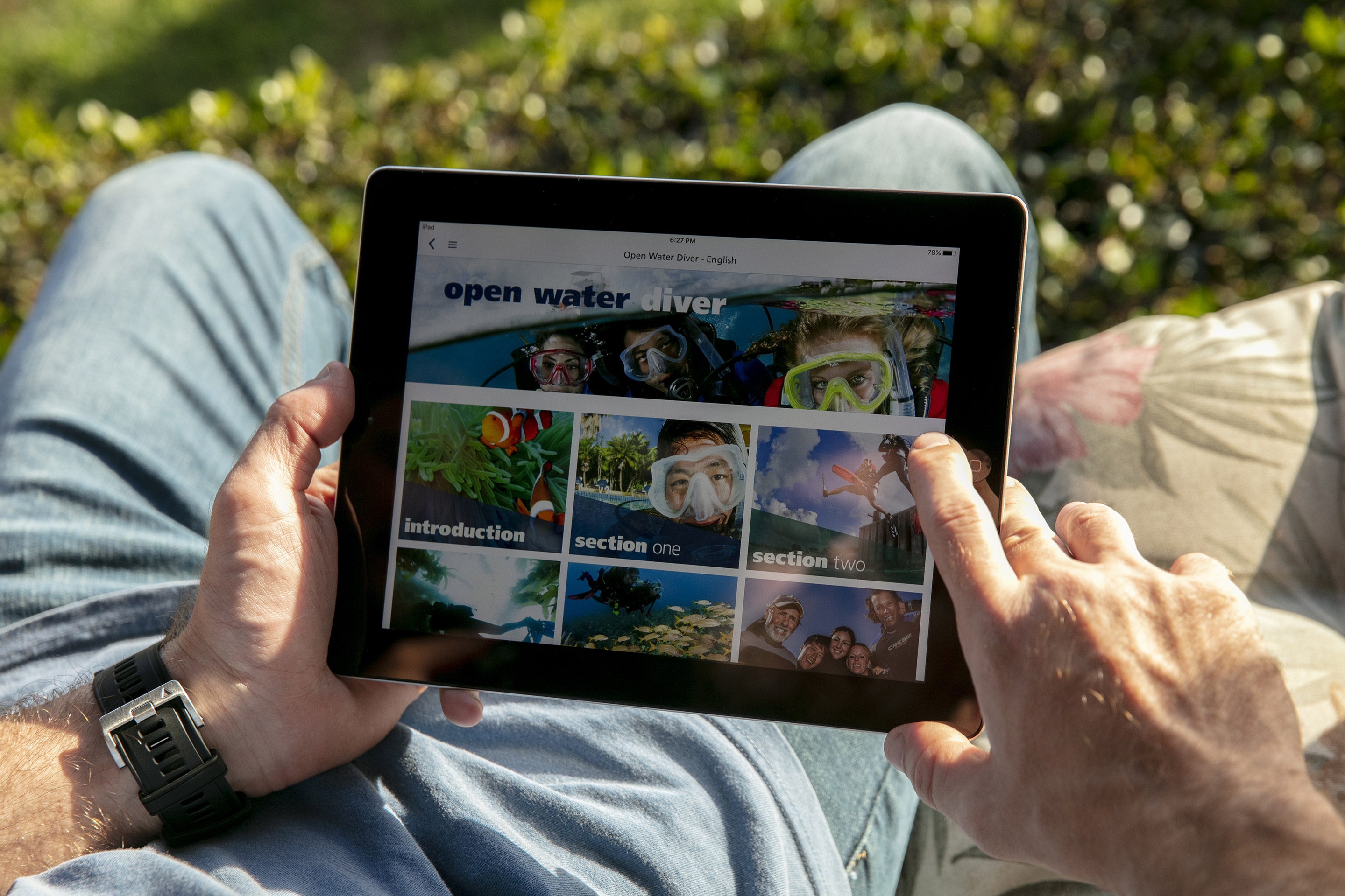 PADI Open Water eLearning on a laptop