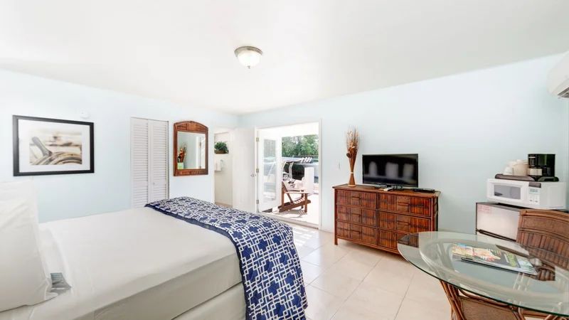 Waterside king bed room with modern amenities