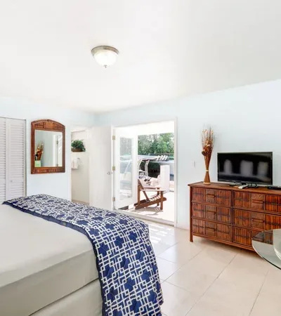 Waterside king bed room with modern amenities